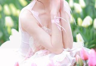 丽柜 – 小唐在天台上的绝美写真，原图展现迷人瞬间.txt