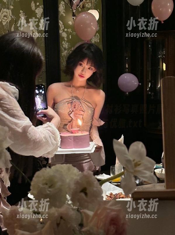 丽柜 - 心心独特风格，白衬衫写真照片展现当代女性的自信与优雅.txt