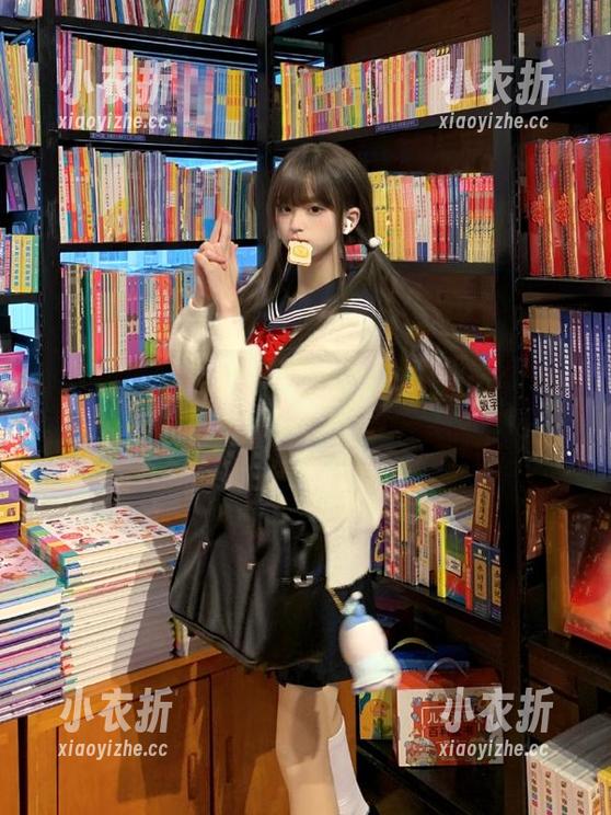 丽柜 - 细腻高清图册：文静与香浴名莲的浪漫邂逅，展现纯真的美丽.txt