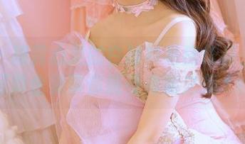 丽柜 – 裸露心灵的白衬衫私房作品：然然写真合集带你感受真实之美.txt