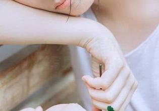 丽柜 – 菲菲与户外的完美结合：分享她的唯美写真和照片.txt