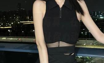 乔依丝白衬衫高清写真，在线分享充满魅力的时尚瞬间，让你心动不已！.txt