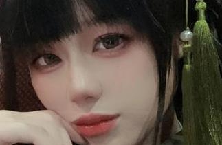 九言的艺术探索：无圣光的卡夫卡主题写真套图.txt