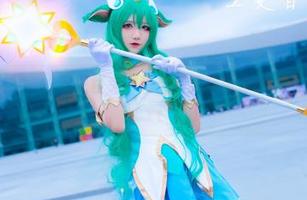 在浴室里探寻：“五更百鬼”精选写真集带你进入另一种美！.txt
