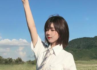 沉醉于仙女月的粉色旗袍：精选原图记录美的瞬间.txt