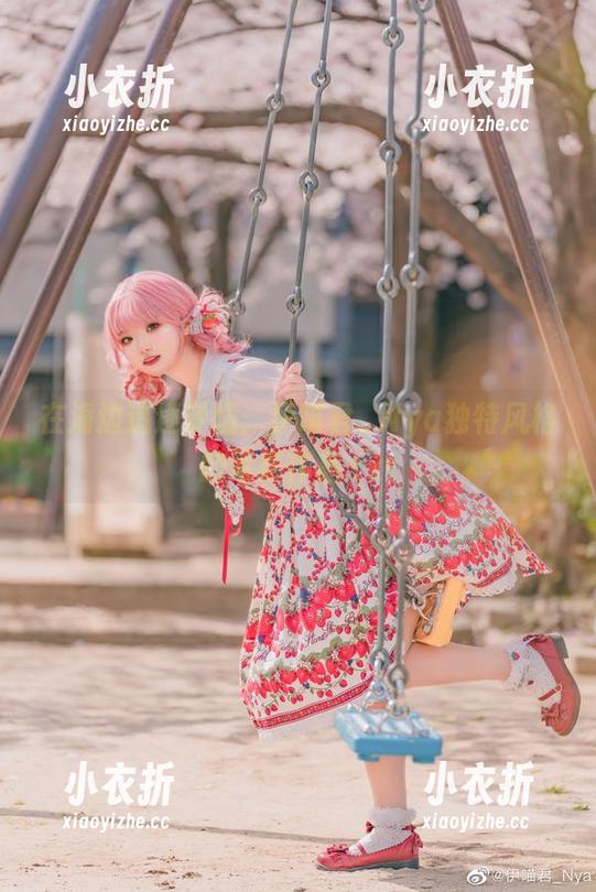在海边追逐梦境：伊喵君_Nya独特风格的写真作品.txt