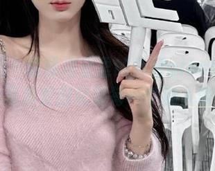 微密圈 – 温馨浴室里的俏妞qiaoniuTT，精致写真套图记录每一个动人瞬间.txt