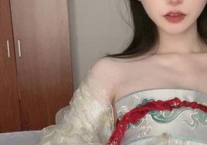 倦倦喵倾情呈现皮衣写真全集，唤醒你对时尚的全新理解与思考.txt