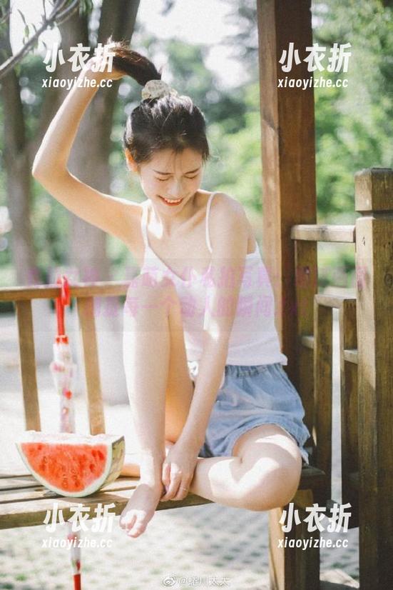 克拉女神 - 嘉萌女仆私拍写真：细腻画面捕捉每一个动人的瞬间.txt