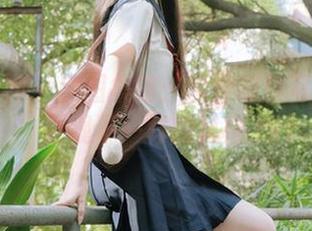 克拉女神 – 原图集锦：孟君制服写真之美，展现不一样的风格.txt