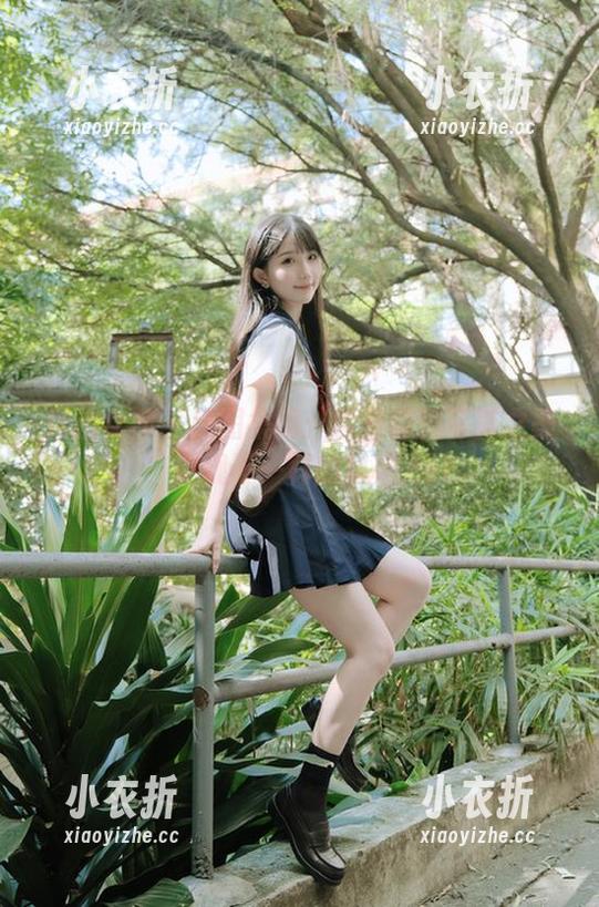 克拉女神 - 原图集锦：孟君制服写真之美，展现不一样的风格.txt