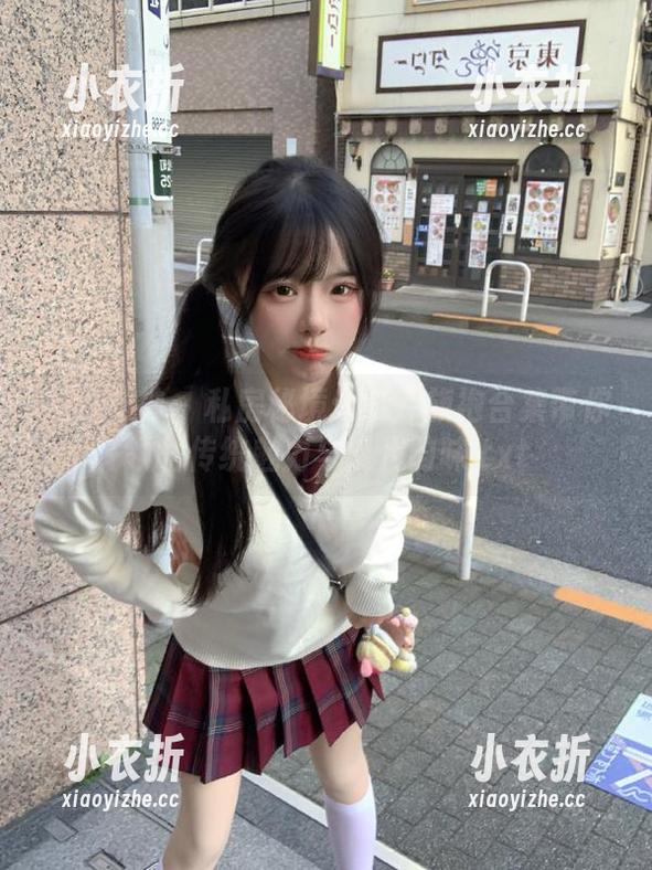 克拉女神-小芹 克拉女神 - 私房秘境:小芹旗袍合集带你领略传统魅力与现代韵味.txt
