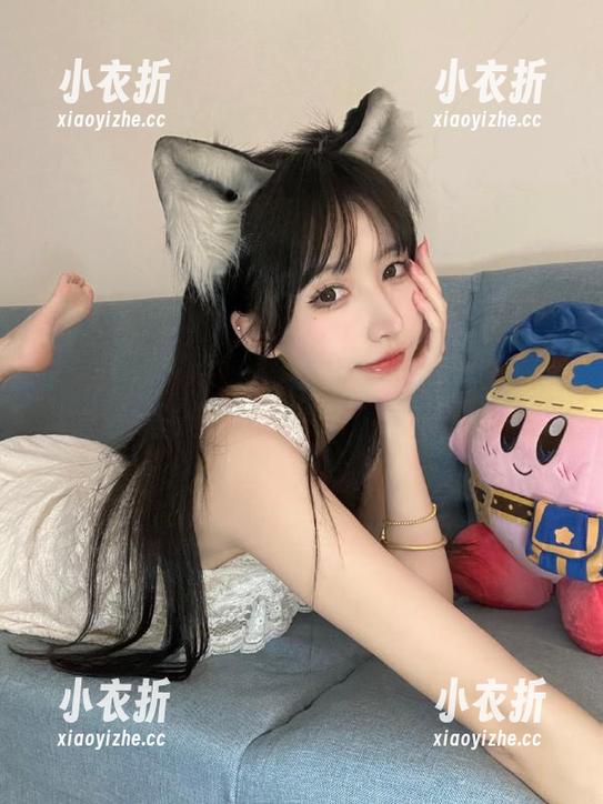 克拉女神 - 杨暖连体衣风格写真合集：她的每一幅作品都是一场视觉盛宴.txt