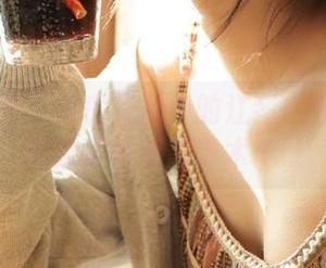 克拉女神 – 私房写真中的江琴：肉丝背后的故事与摄影艺术.txt