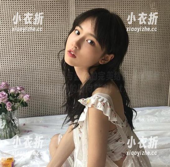 克拉女神 - 熙妍与丝袜的完美结合：高清照片记录她的时尚魅力！.txt