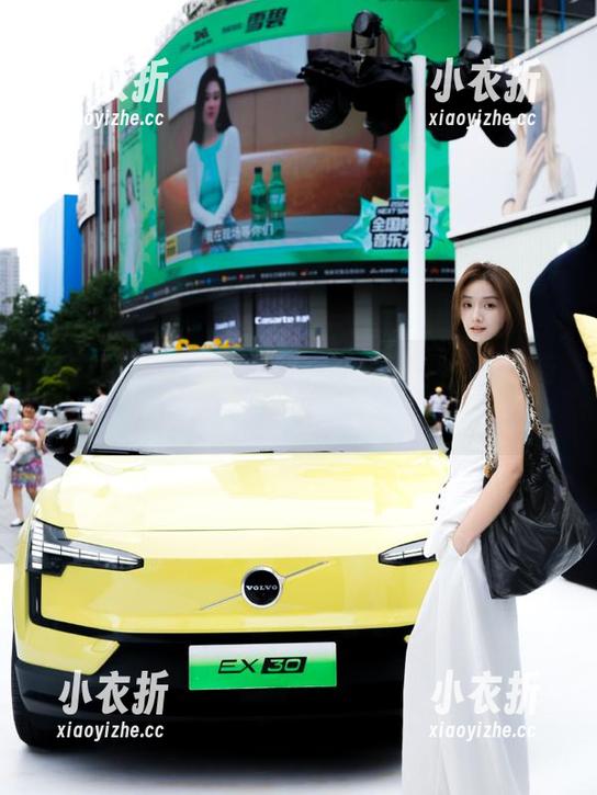 克拉女神 - 雅楠最新牛仔裤写真，优雅与酷炫并存的写真照片集.txt