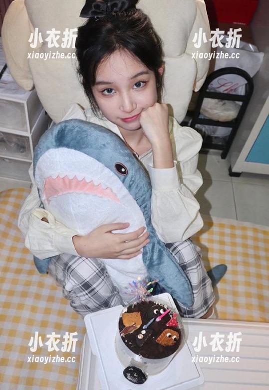 微密圈 - 兔宝妮to的格子女仆装定制写真：创意满分，但是有些地方让我想笑！.txt