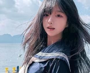 火热兔玩映画图包解析，带你体验等你下课的美丽瞬间.txt