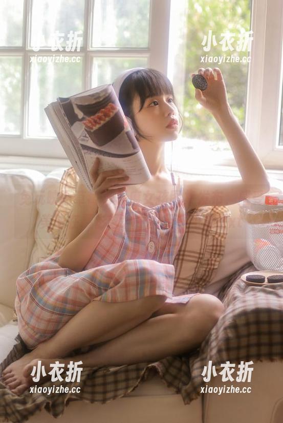兔玩映画草莓与恶魔女孩图集发布，感受美图在摄影艺术中的无限可能.txt