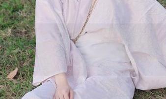 冲田凛花rinka全新写真集更新，秘书装扮尽显职场的优雅与性感.txt