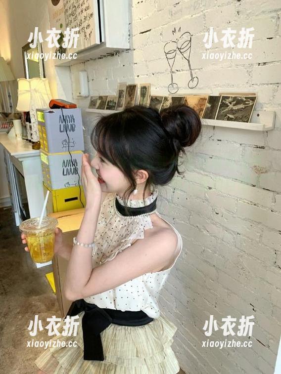 初夏女神 - 看依依如何驾驭黑色瘦身衣与37码高跟鞋的私拍风格，图片里的自嘲不乏幽默.txt