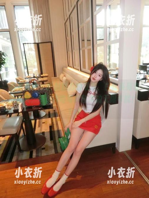 初夏女神 - 折射魅力的双双，白丝系列套图合集，带你领略写真艺术的无限可能！.txt