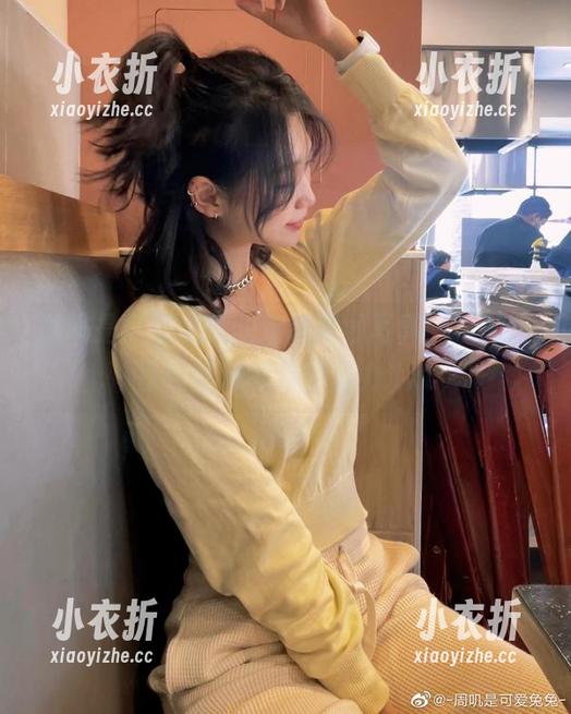 周叽是可爱兔兔的定制婚纱写真，绽放出每位新娘的独特魅力.txt