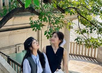 微密圈 – 不只是学姐的颜值！跟随周妍希的写真图集走进她的故事世界！.txt