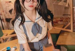 与咬人小小兔一起领略黑凤梨的完美写真美图.txt