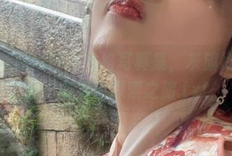 夏小秋秋秋独特风格写真集，灰旗袍与条纹袜的资源探索之旅.txt