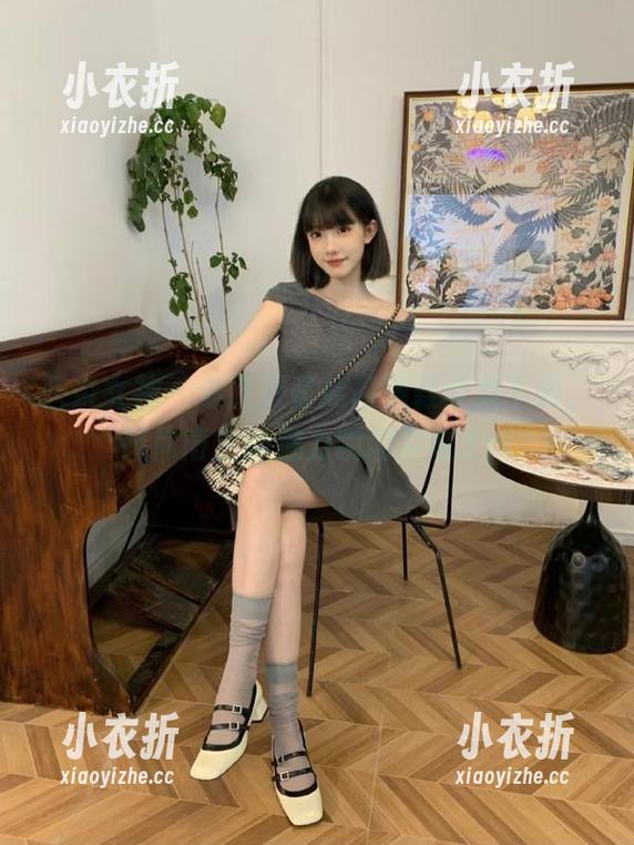 头条女神 - 最新张蓝欣高跟鞋全集下载，时尚博主的魅力瞬间尽收.txt