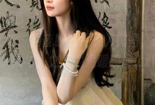 头条女神 – 月音瞳私拍双人美图，灵动记录人与人之间的温暖瞬间.txt