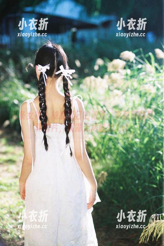 头条女神 - 捕捉夏日的浪漫：李丽莎的写真图片，展露无尽魅力.txt
