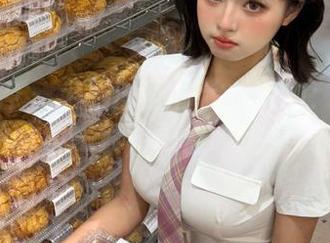 头条女神 – 定制浴室的艺术魅力：李丽莎独特的图片探索，彰显个性与创意.txt