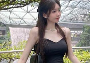 头条女神 – 在线观赏杨漫妮baby办公室写真合集，捕捉职场女性的时尚态度.txt