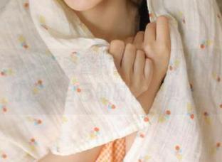 头条女神 – 探索查莉娅牛仔裤高清图册：打造你自己的时尚经典.txt