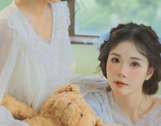 头条女神 – 白一晗的童颜蛋糕妹写真图集，一场视觉上的年轻回归之旅.txt