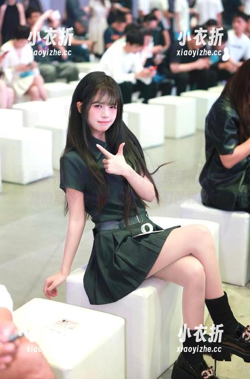 头条女神 - 探索无圣光中的美丽，语溪女孩的写真作品带你进入奇幻世界.txt