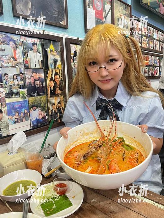 搞笑与美结合！奇行家狗崽最新写真，七三蓝护士带你飞！.txt