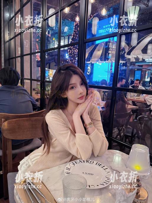 小小奶瓶儿 小小奶瓶儿与她的毛衣写真套图,冬日里的一抹亮色.txt