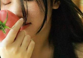 微密圈 – 高清照片中的小玉吃果冻，穿着活力四射的体操服，绽放青春气息，快来欣赏！.txt
