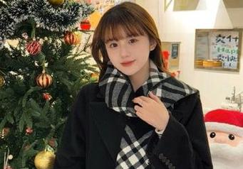 微密圈 – 探索小玉吃果冻红色睡衣写真作品，免费获取她的优雅与性感独特瞬间.txt