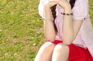 少女秩序 – 独特视角下的小满灰丝：精华写真图包，感受每一份精彩瞬间.txt