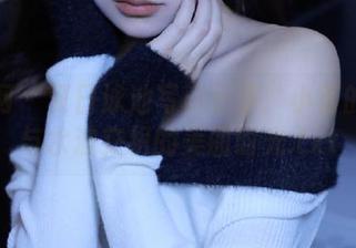 尤果网 – 夏日泳池写真分享：小喜的优雅与水波交织的美丽时光.txt