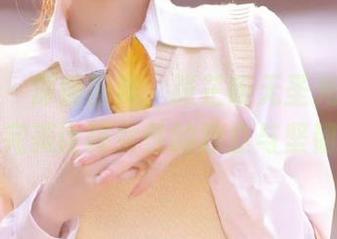 尤果网 – 深情回眸，张芷昕无圣光浴室套图，完美诠释女性的独立与坚韧.txt