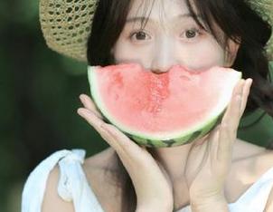 尤蜜荟 – 白茹雪Abby的短裙魅力，高清分享她的独特风采！.txt