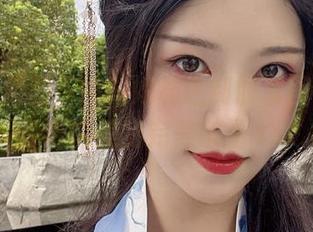 无圣光摄影下的抖娘利世制服套图，展现青春之美的完美瞬间.txt