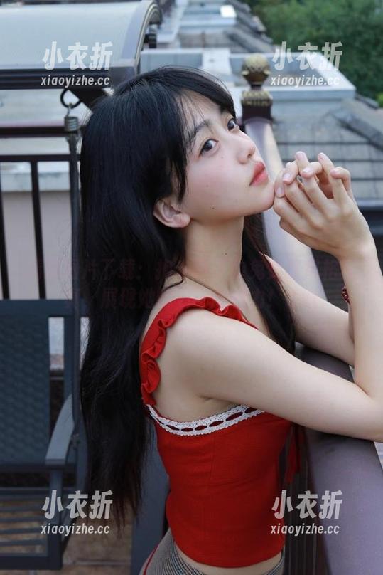 精选图片下载：抱走莫子的兔女郎风格写真，展现她的另一面魅力！.txt