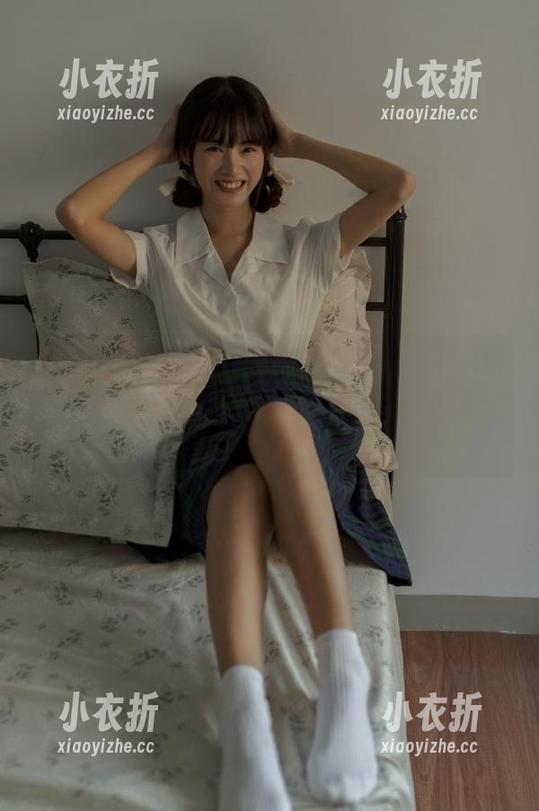 推女神 - 原图资源不藏私！快来欣赏徐妍馨Mandy的灰丝写真，绝对让你眼前一亮！.txt