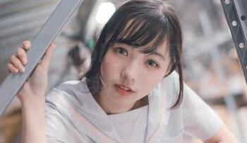 推女神 – 朱赢Molly的油亮写真图包，尽情展现真实自我与魅力.txt